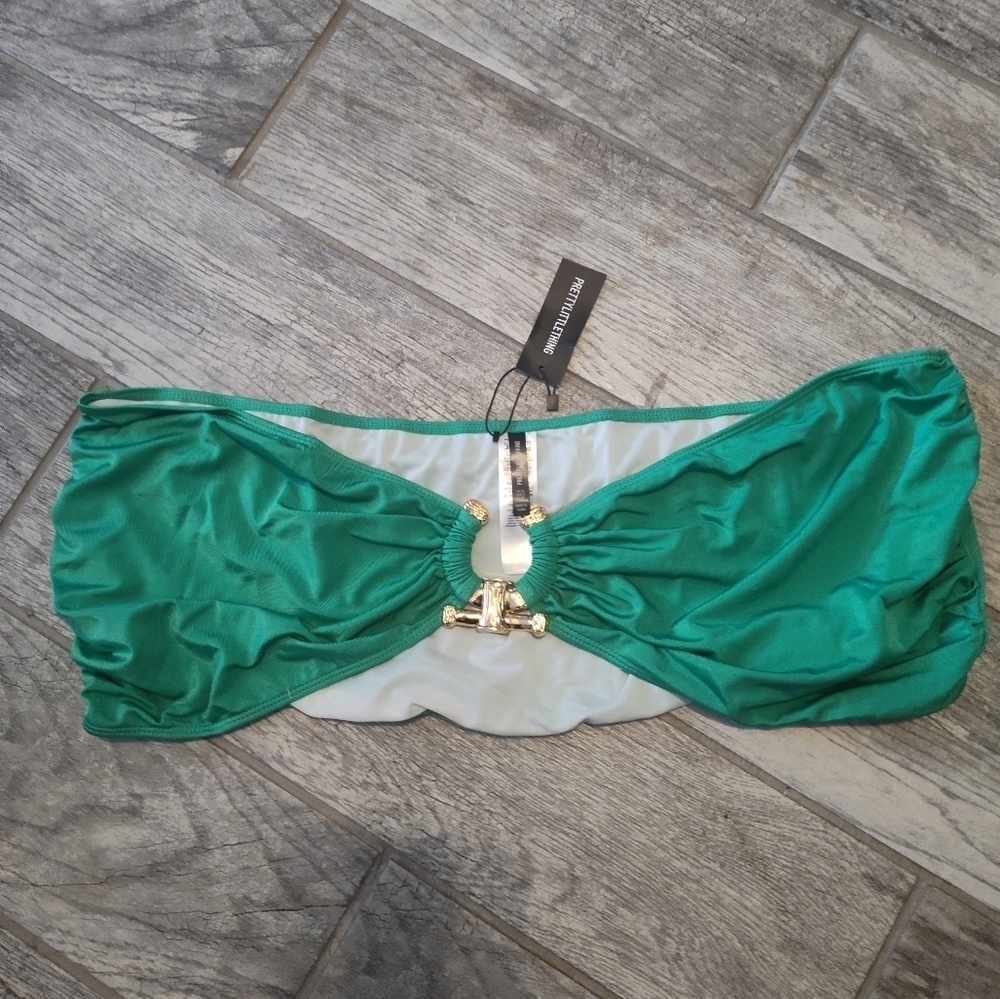 PrettyLittleThing Emerald Green Bandeau Bikini Top with Gold Ring